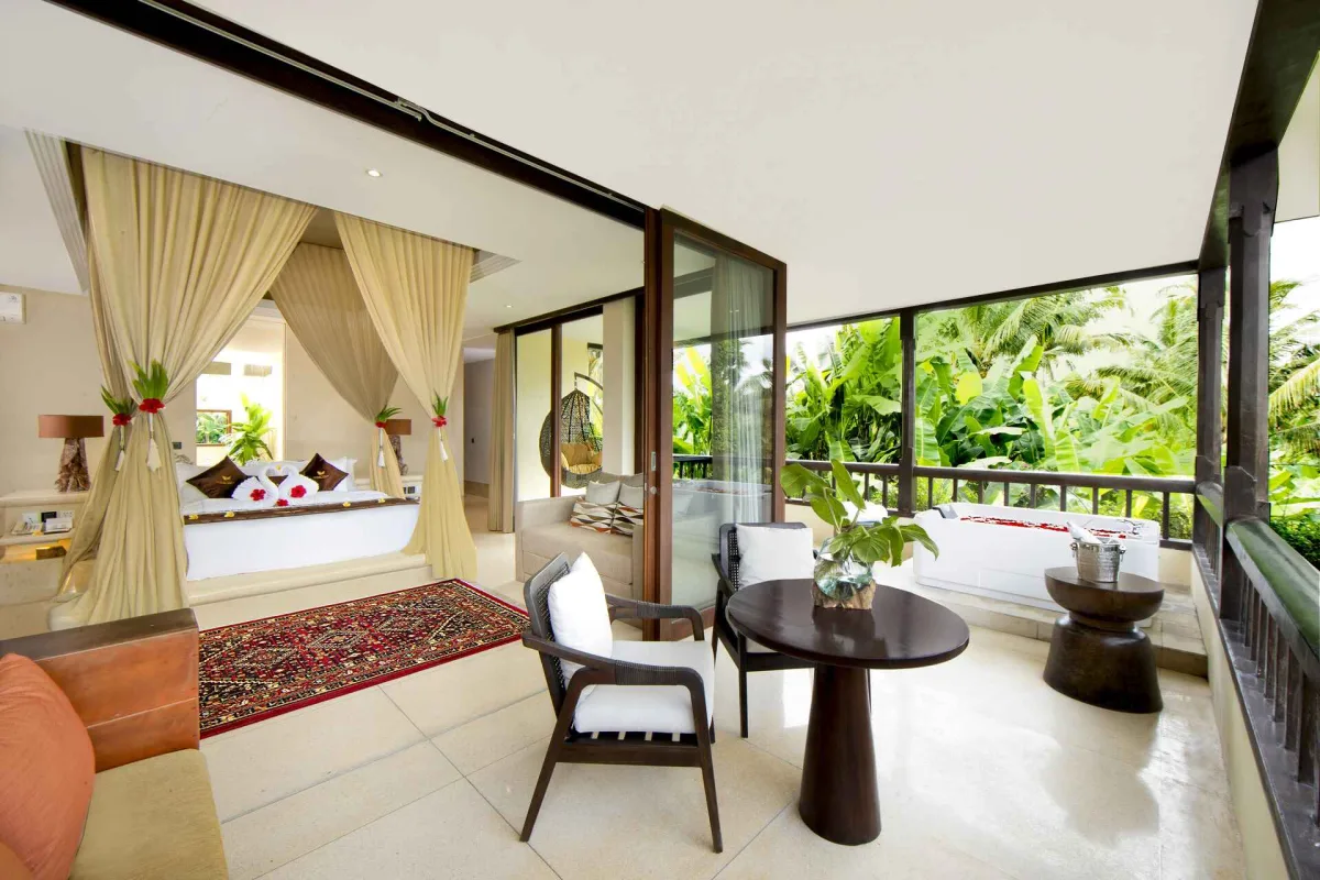 Panoramic Corner Jacuzzi Royal Suite | Nandini Jungle