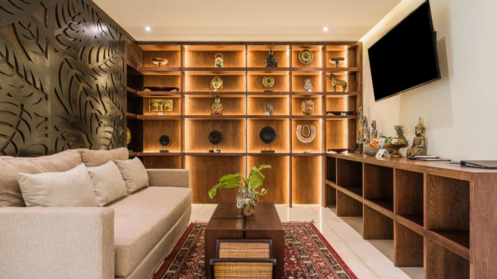 Spacious Living Area for Family Gatherings